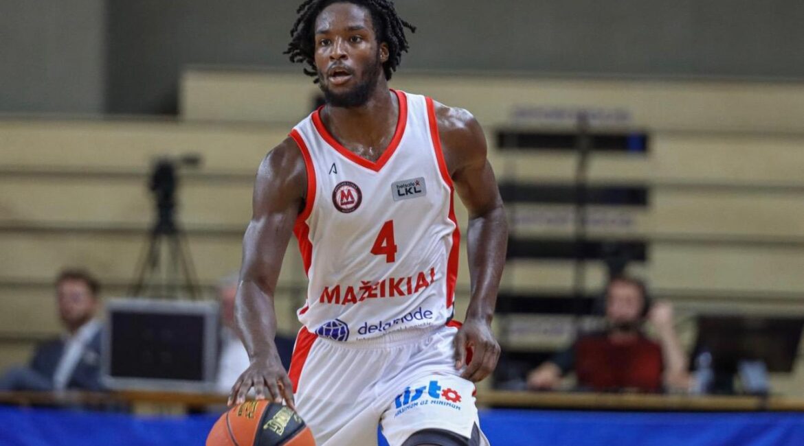 Caleb Huffman playing for M Basket-Delamode Mažeikiai
